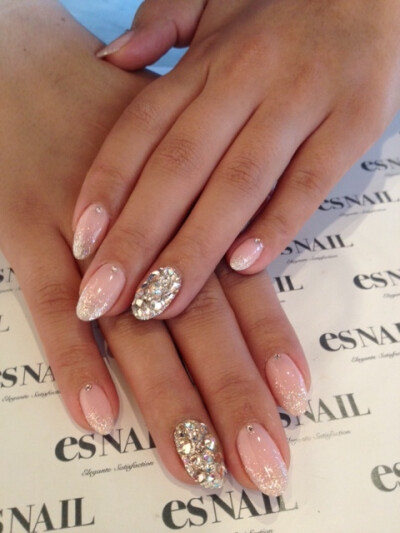 one of my favorite looks.. neutral with a super glittery accent nail!