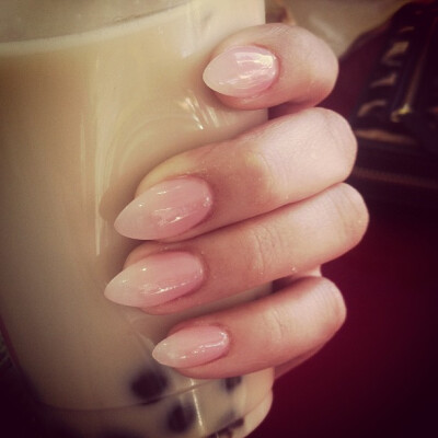 OVAL NAILS / ACRYLIC NAIL / NATURAL LOOKING NAIL / STELITTO NAILS / CLEAR NAIL POLISH