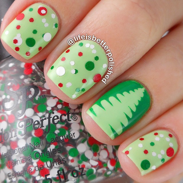 Super simple, super cute #Christmas Tree Nail Design by lifeisbetterpolished #nailart