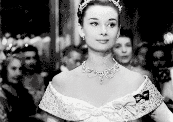 最著名的王冠长裙－－罗马假日（服装设计师Edith Head）   该片获得过奥斯卡最佳服装奖