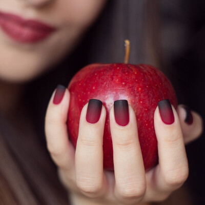 A matte gradient for Halloween! Nailpolis Museum of Nail Art | Halloween nails | Red Black Gradient by TREVIGINTI