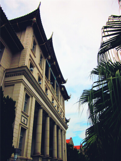 厦门大学。