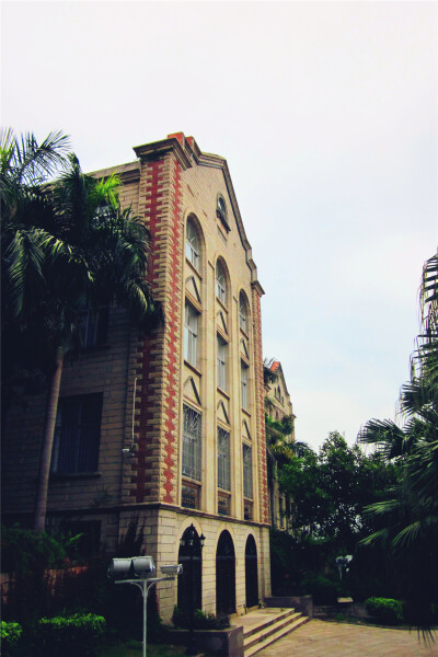 厦门大学。