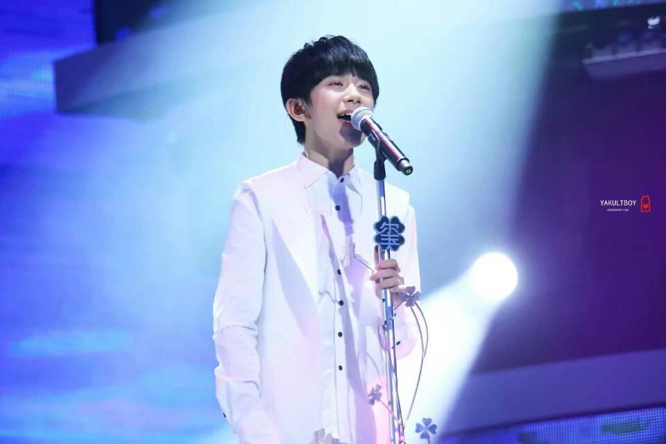 #TFBOYS# #易烊千玺# 有一道光暖暖的洒下来