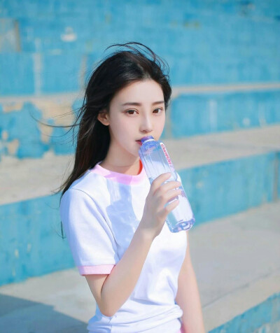 我一直记得我爱过、 女生头像 拿图点赞 来自：那时年少衣薄i