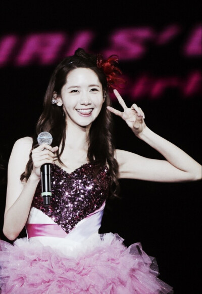 小姐姐表情多多的 吐舌头 剪刀手什么的最有爱了 么么哒 #林允儿