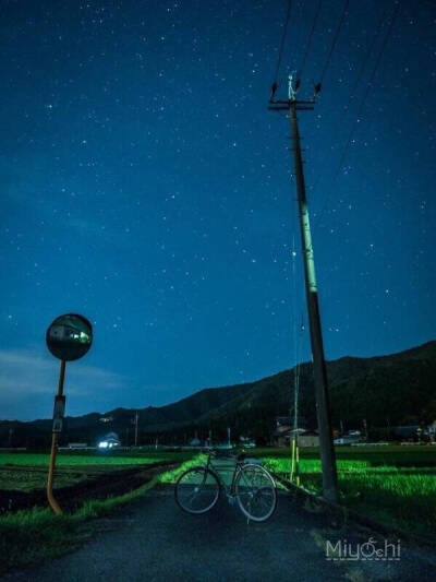 日本岐阜县网友在乡下拍摄的星空，已然打破次元壁！