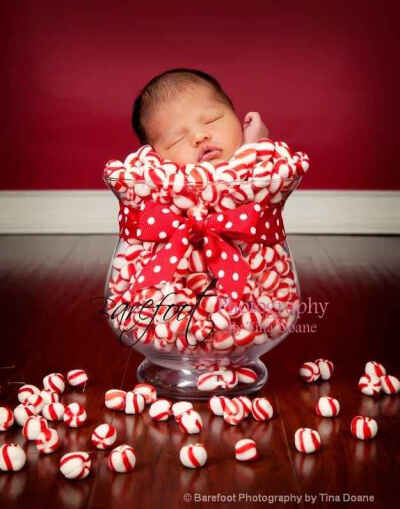 29 babies who totally nailed their first Christmas photos