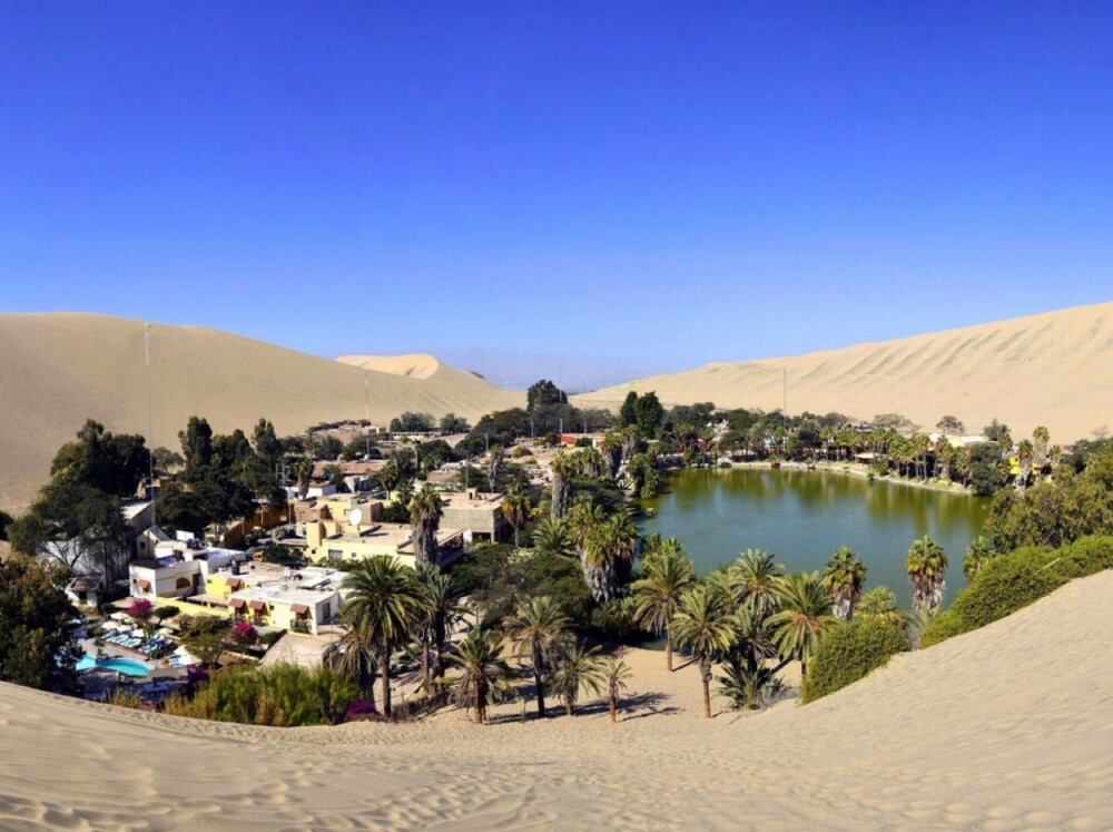 瓦卡奇纳绿洲(Huacachina)，秘鲁。