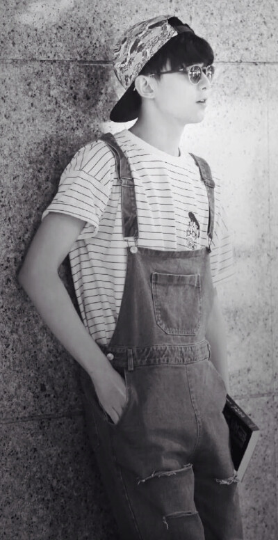 #吴磊LEO#机场秀【给你一个侧脸，帅你一脸血】