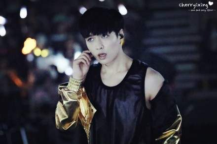 张艺兴小骄傲！EXO LAY