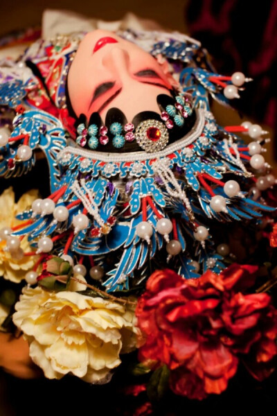 一笔胭脂为谁红