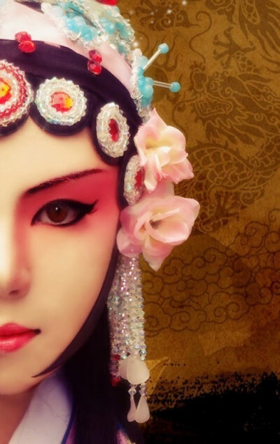 一笔胭脂为谁红