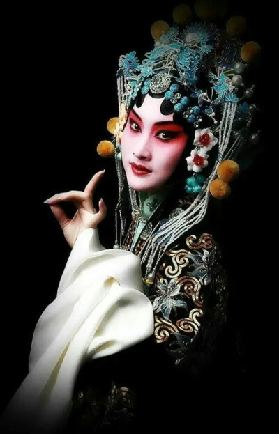 一笔胭脂为谁红