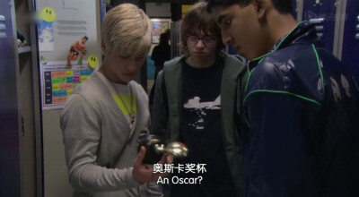 #Skins截图# Maxxie，被神经质跟踪狂女孩追求