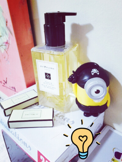 #Jo Malone 沐浴乳。多伦多卖$55一瓶没有其他size。非常好用，洗完澡后皮肤滑滑并且皮肤好香，香味可以维持一天哦～#强烈推荐