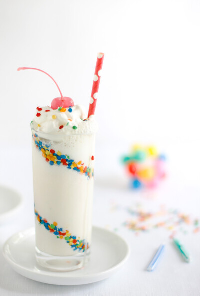 #Skinny confetti cake batter milkshakes#