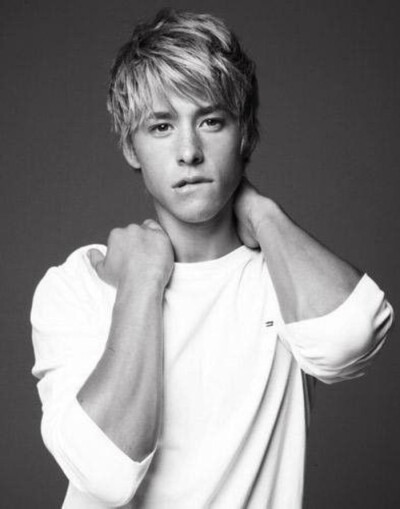 Maxxie的扮演者：Mitch Hewer