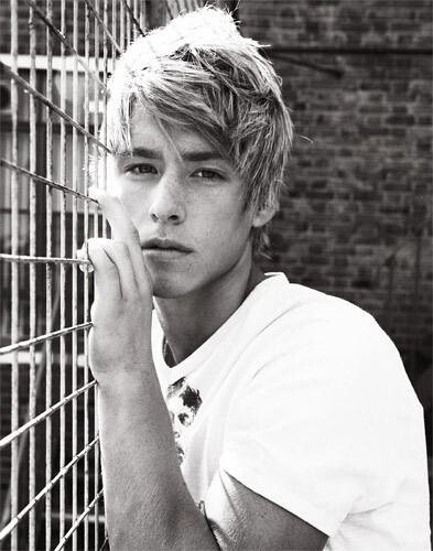 Maxxie的扮演者：Mitch Hewer