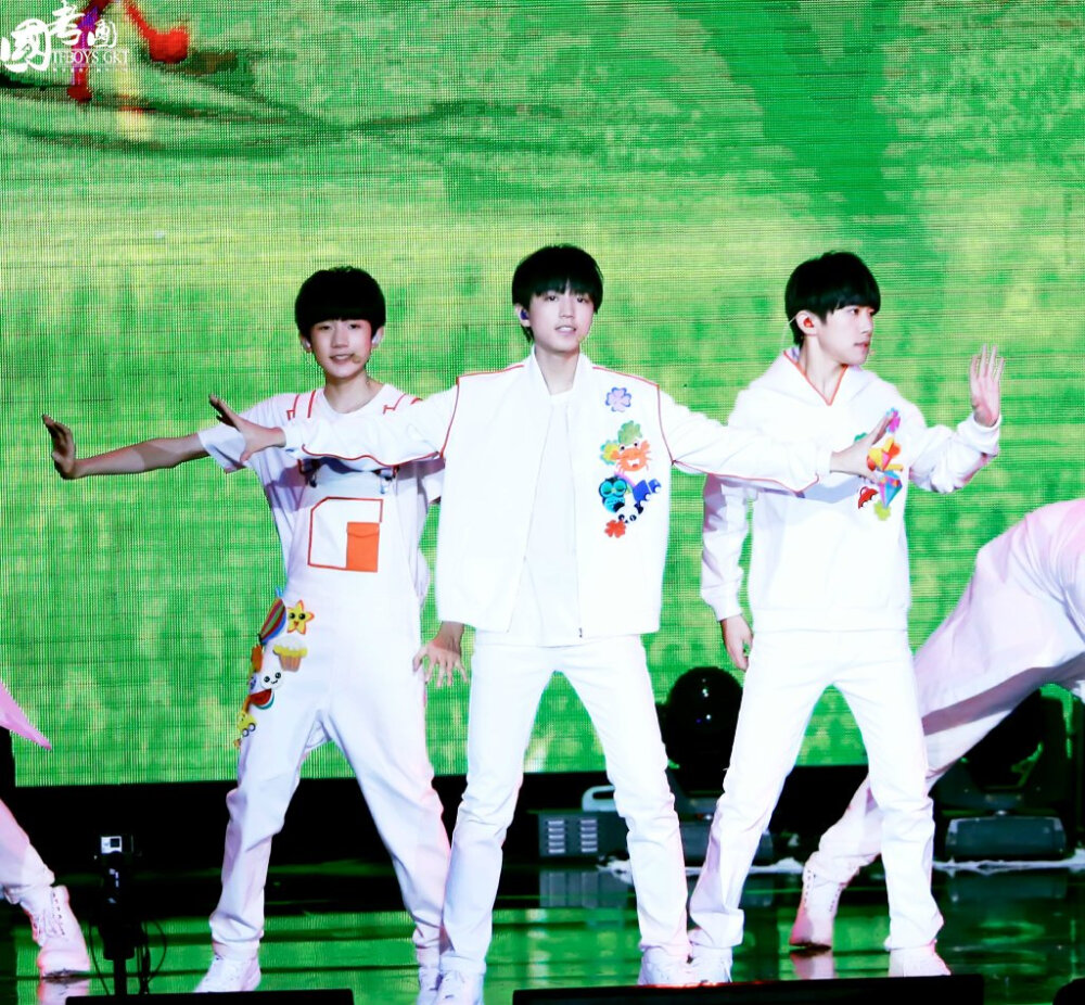 TFBOYS 大梦想家 cr.logo