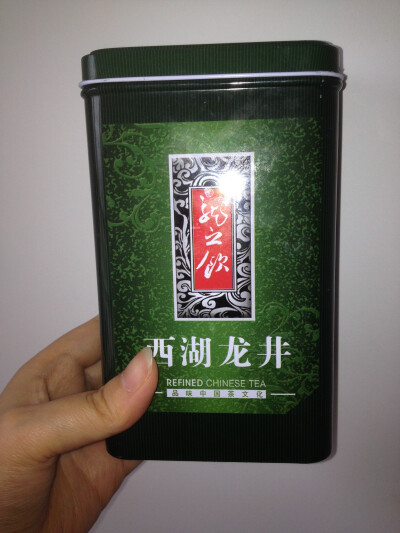 #好茶不怕晚#龙之饮，当初第一眼就被名字和包装吸引了，茶汤清亮，茶味有回甘，难得的好茶。