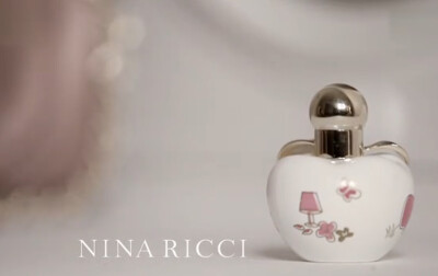 Nina Ricci 太妃糖苹果香水 广告截图