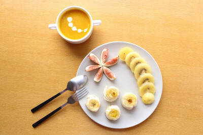 香蕉酥饼+奇异果+无花果+南瓜汤