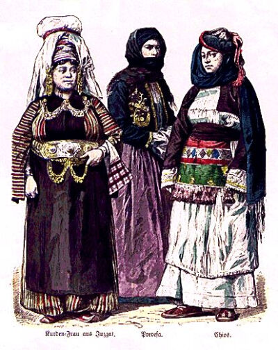 朱兹盖特的科迪什妇女（Kirdish From Juzgat）民族服饰（左）、普雷维扎（Preveza）省妇女服饰（中）和希耳斯（Chios）地方妇女服饰（左）