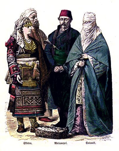 斯坎德地区（Skodra）妇女服饰（左）、亚德里安堡（Adrianople 今爱迪尔尼Edirne)男子服饰（中）和萨洛尼卡（Saloniki）地方妇女服饰（右）