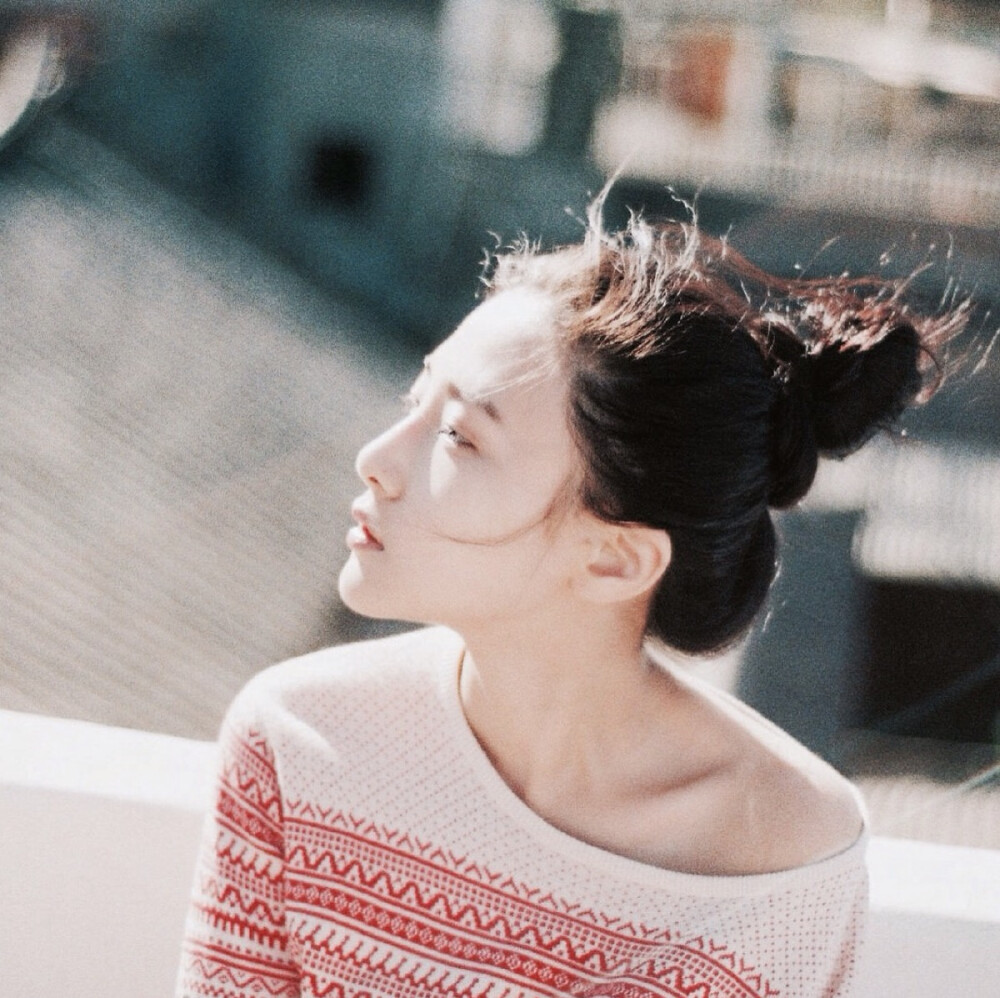 aqua_yf 不经意的美 女生头像 红紫色 凌乱 女生 美丽 意境 唯美的