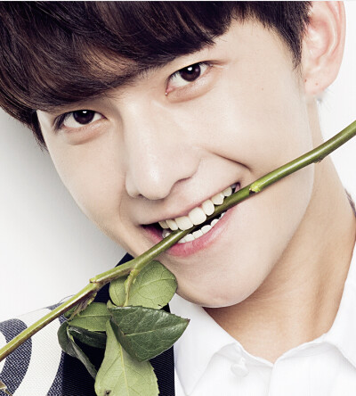 杨洋 七夕杨总给你送花了