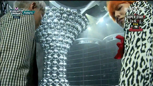 这配一脸的衣服，我也要看蕾丝内衬，我也要哥哥的待遇！(๑• . •๑)