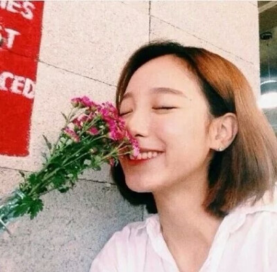 萌系短发，花朵