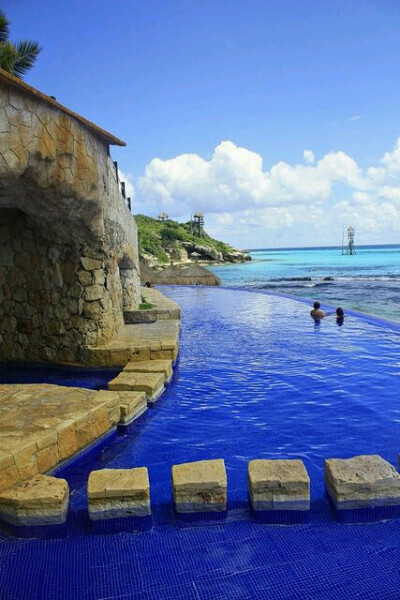 海景无边游泳池— 坎昆海滩，墨西哥 Cancun beach, Mexico