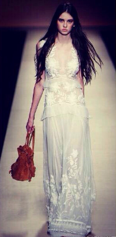 Alberta Ferretti 2015春夏高级成衣系列，波西米亚元素和长裙的完美组合