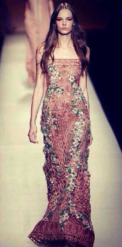 Alberta Ferretti 2015春夏高级成衣系列，波西米亚元素和长裙的完美组合