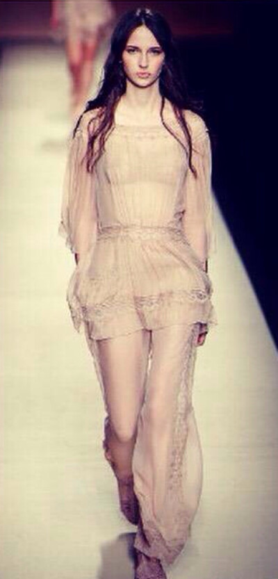 Alberta Ferretti 2015春夏高级成衣系列，波西米亚元素和长裙的完美组合