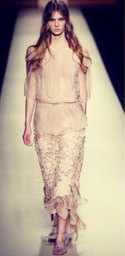 Alberta Ferretti 2015春夏高级成衣系列，波西米亚元素和长裙的完美组合