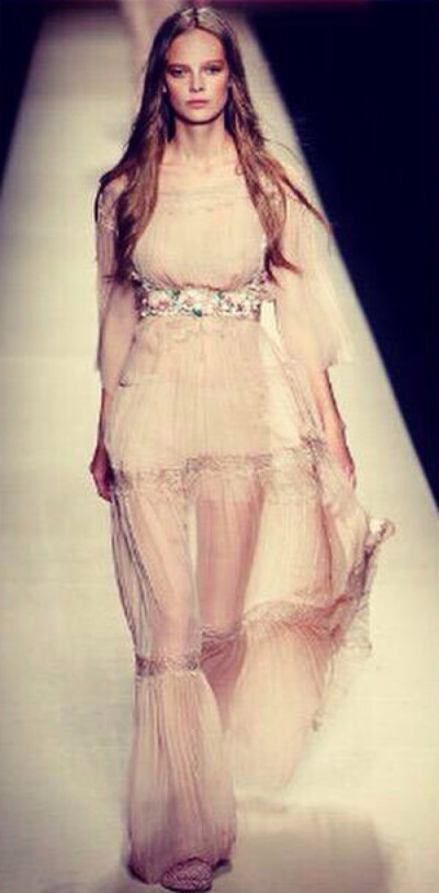 Alberta Ferretti 2015春夏高级成衣系列，波西米亚元素和长裙的完美组合