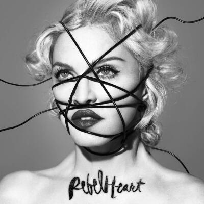 Ghosttown 歌手：Madonna 所属专辑：Rebel Heart 像铅笔线条足够夜色城市里钟楼下，一脸黑线的麦奶奶提着一篮子粉漆电灯泡。