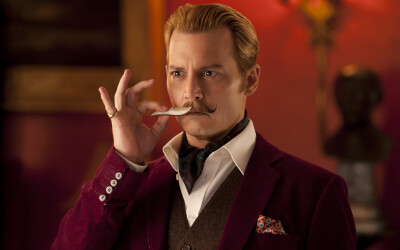 《贵族大盗》（Mortdecai）于2015年4月17日上映，女主角为格温妮斯·帕特洛（钢铁侠：小辣椒），约翰尼在片中饰演维持不了自己贵族生活开支的“死要面子”贵族雅痞，奉政府要员之命寻找一副藏着密码的画作，状况百出…