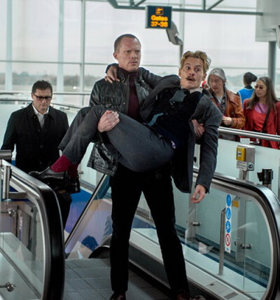 《贵族大盗》（Mortdecai）于2015年4月17日上映，女主角为格温妮斯·帕特洛（钢铁侠：小辣椒），约翰尼在片中饰演维持不了自己贵族生活开支的“死要面子”贵族雅痞，奉政府要员之命寻找一副藏着密码的画作，状况百出…