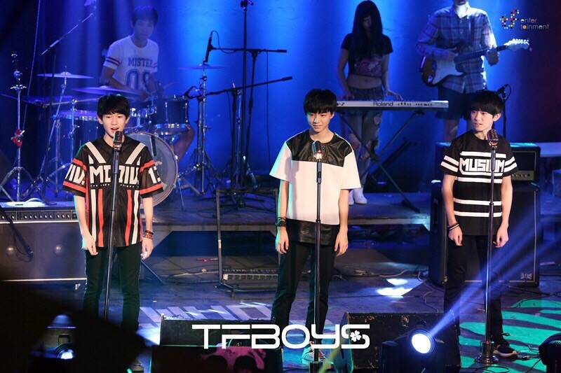 tfboys帅气舞台照