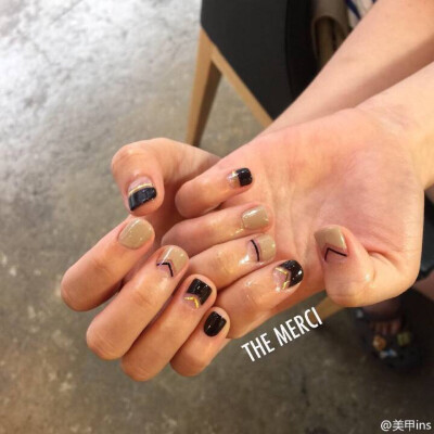 黑色指甲