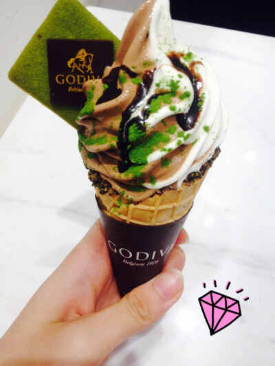 【GODIVA】久仰大名的冰淇淋，好吃到没有朋友，好吃到不想说话，就是。。。T T有点贵啊，｛50RMB｝简单粗暴，但绝对值得偷偷败家一下。