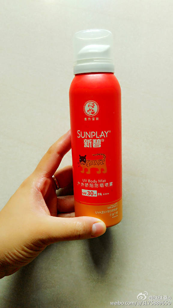 曼秀雷敦新碧户外骄阳防晒喷雾150ml SPF30，喷上去超级凉～有点酒精味，挥发后有点淡淡的香味，自留款～