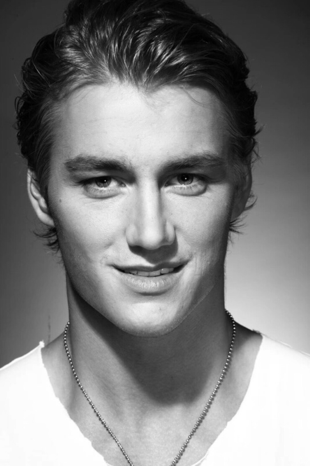 阿列克谢`沃罗别，宛如阿多尼斯的化身般的俄罗斯美男。最爱这张啊