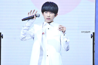 易烊千玺 815FansTime。