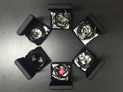 Apink 从最顶上那个顺时针：娜恩 南珠 夏荣 初珑 波密 恩地