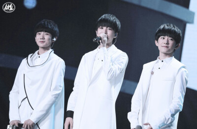 TFBOYS cr.logo